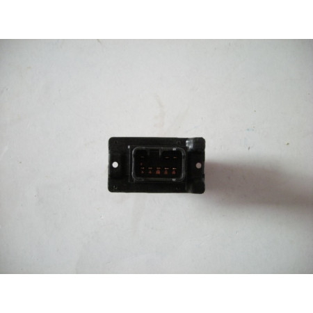 SPÍNAČ VYSTRÁŽNYCH SVETIELl