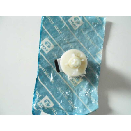 SPÍNAČ VENTILÁTORA KÚRENIA 282054700112